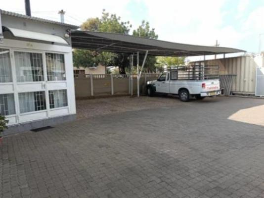 Bateleur Self Catering  - Facade or entrance