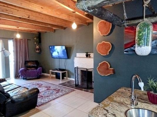 Bateleur Self Catering  - 258136