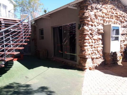 Bateleur Self Catering  - 258140