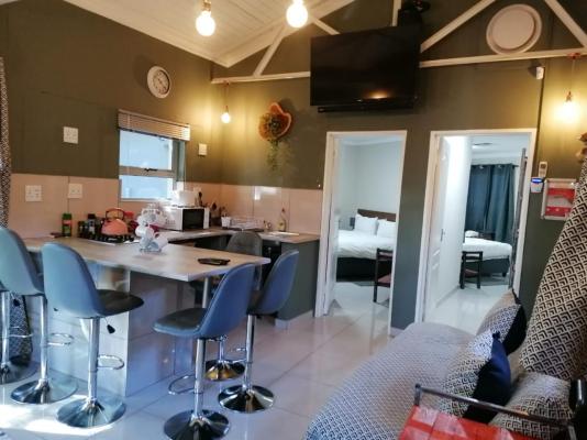 Bateleur Self Catering  - 258142