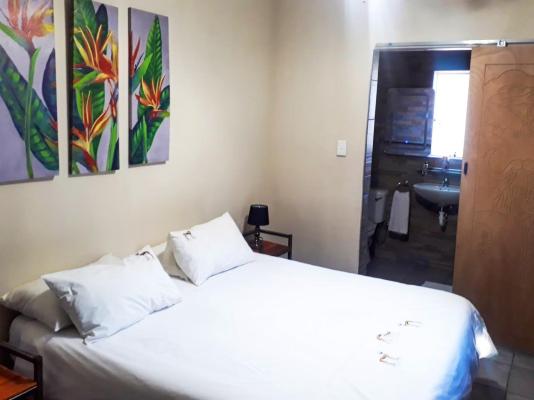 Bateleur Self Catering  - 258147