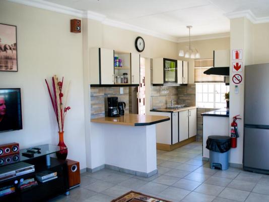 Bateleur Self Catering  - 258157