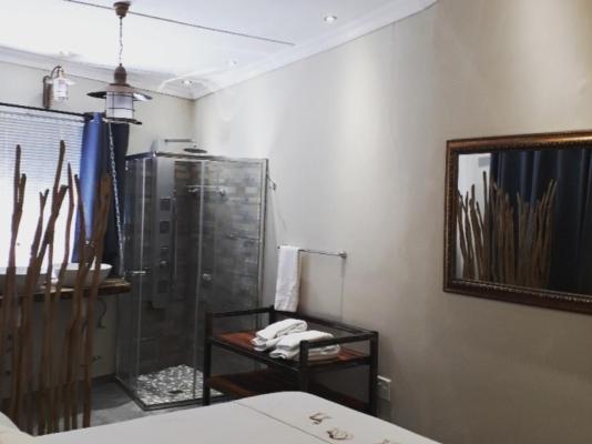 Bateleur Self Catering  - 258160