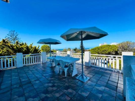 Lullaby Airbnb - Patio