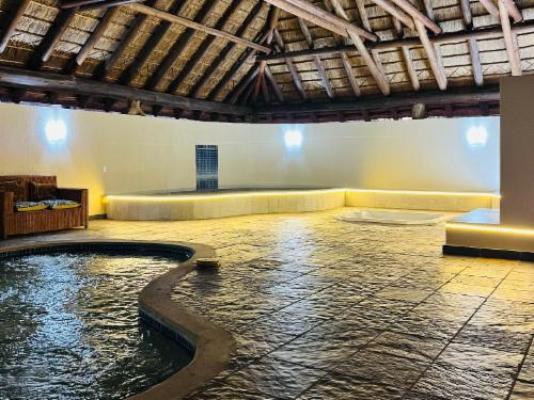 Keleo Safari Lodge - Pool view