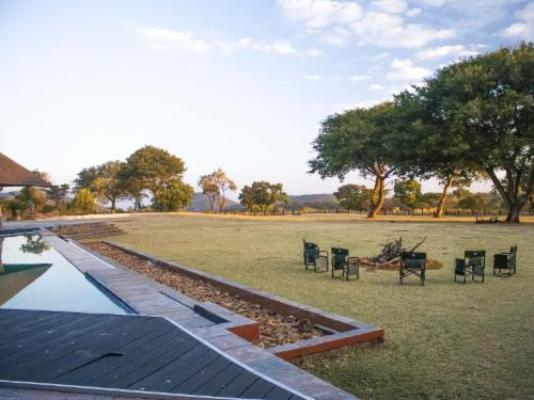 Keleo Safari Lodge - Pool view