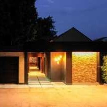 The Lombard Manor - Facade or entrance