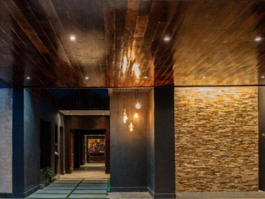 The Lombard Manor - Facade or entrance