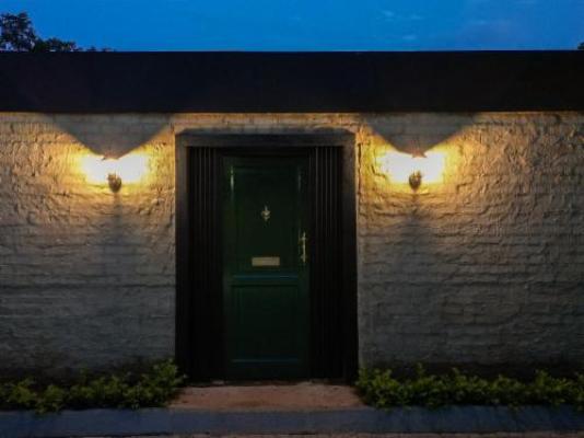 The Lombard Manor - Facade or entrance