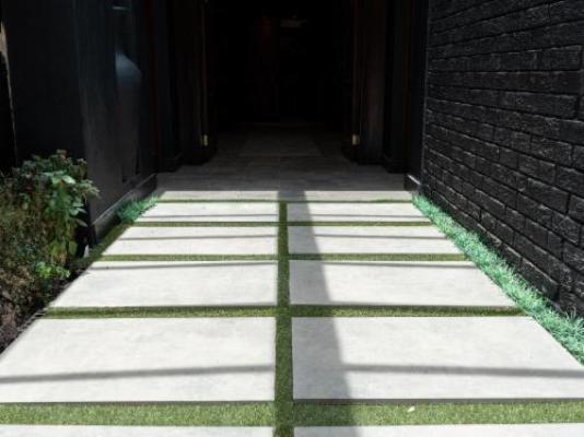 The Lombard Manor - Facade or entrance