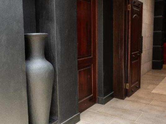 The Lombard Manor - Property / Building