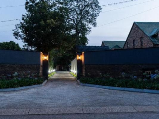 The Lombard Manor - Property / Building