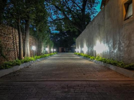 The Lombard Manor - Facade or entrance