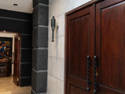 The Lombard Manor - Property / Building