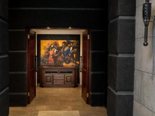 The Lombard Manor - Decorative detail