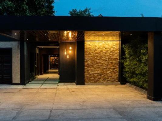 The Lombard Manor - Property / Building