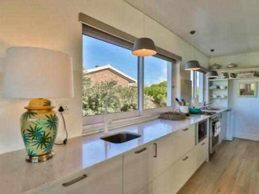 White Penguin - Living Room