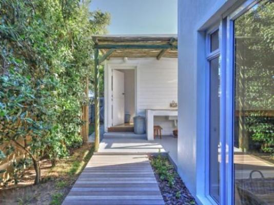 White Penguin - Garden