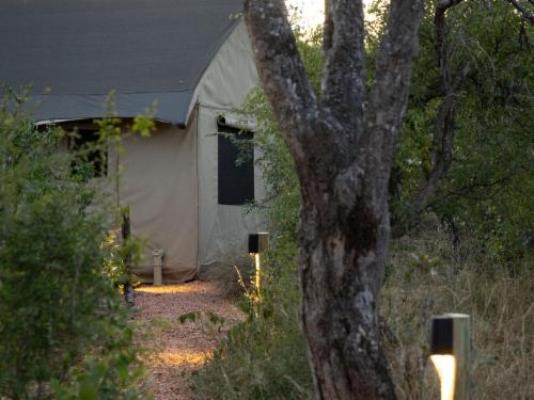 Nkuwa Wilderness Camp - Facade or entrance