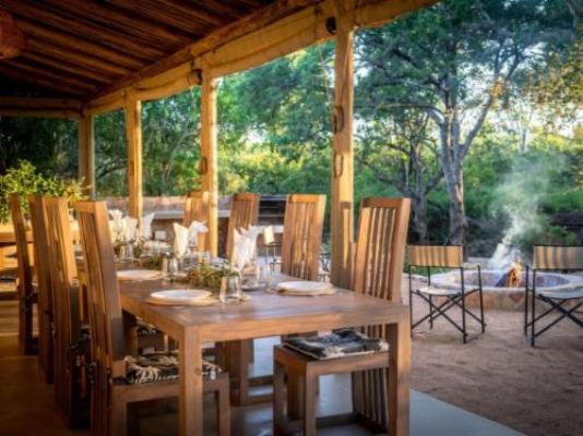 Nkuwa Wilderness Camp - Dining area