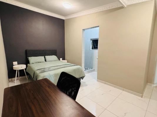 Pholanathi Lodge - 260108