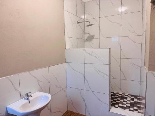 Pholanathi Lodge - 260113