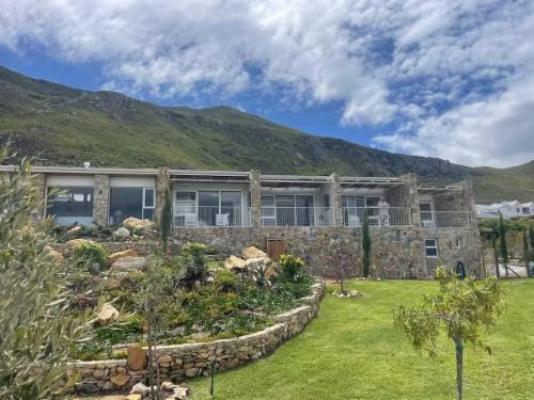 Whale Coast Luxury Suites - Property / Building