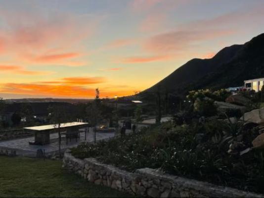 Whale Coast Luxury Suites - Property / Building