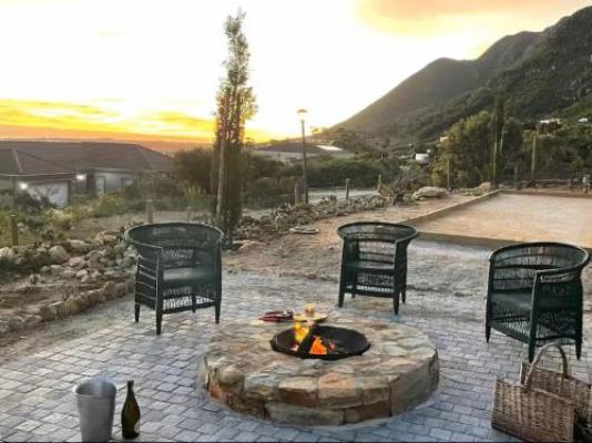 Whale Coast Luxury Suites - Property / Building