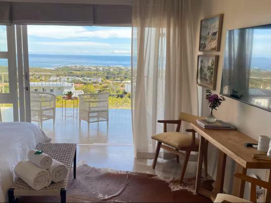 Whale Coast Luxury Suites - 260403