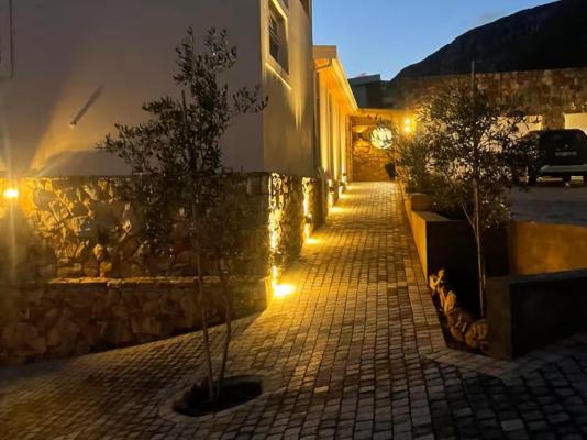 Whale Coast Luxury Suites - 260407