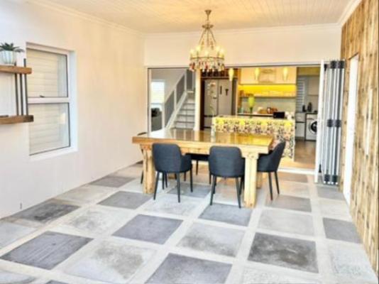 Luxe Pearl - Dining area