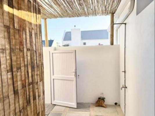 Luxe Pearl - Facade or entrance