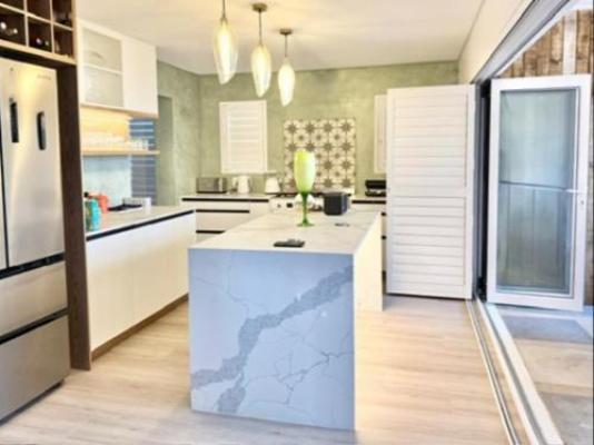 Luxe Pearl - Kitchenette