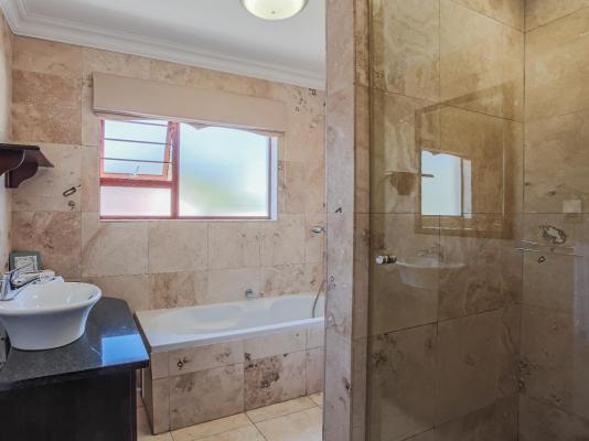 Sunninghill Guest Lodge - 260586