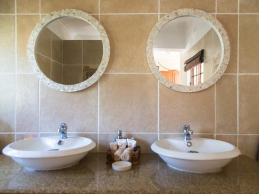 Parkers Cottages - 260823