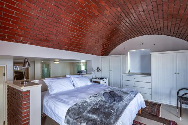 43 On Artemis, Langebaan, 8-Sleeper - 260948