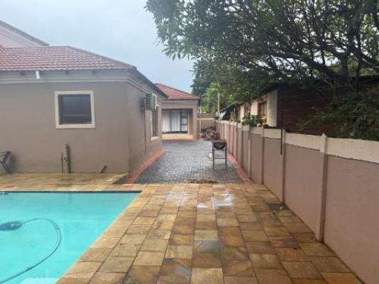 Liquid Blue - Braai/BBQ facilities