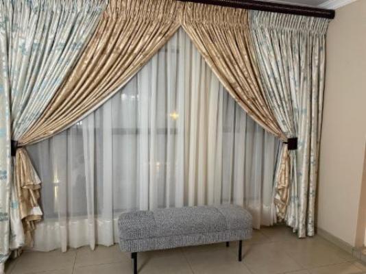 Liquid Blue - Seating area