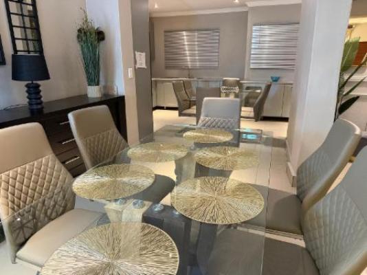 Liquid Blue - Dining area