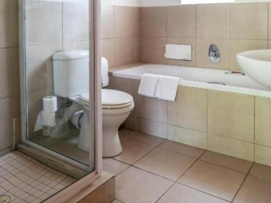 Houw Hoek Hotel - 261241