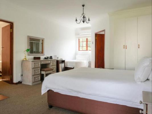 Houw Hoek Hotel - 261243