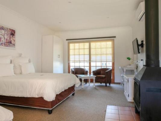 Houw Hoek Hotel - 261250