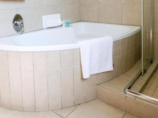 Houw Hoek Hotel - 261259