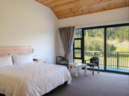 Houw Hoek Hotel - 261267