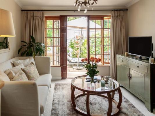 Hillingdale on Alexandra - 261934