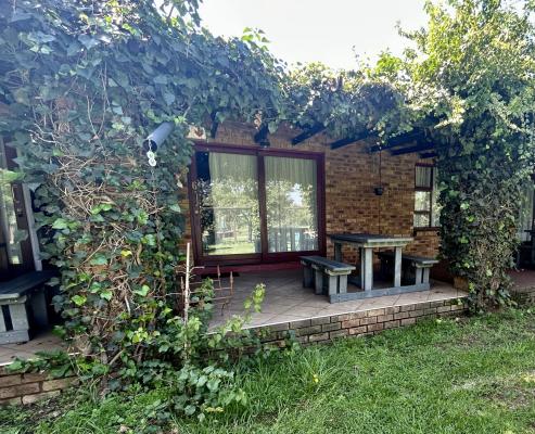 Airport Bird & Game Lodge - 262337