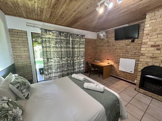 Airport Bird & Game Lodge - 262338