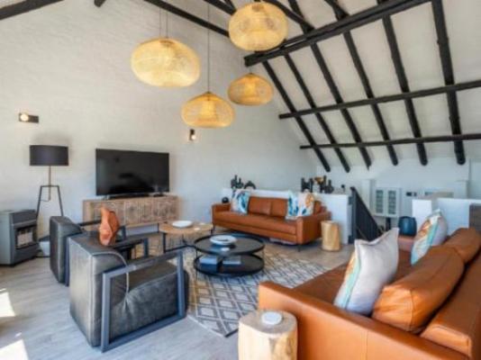 Lieben Marelei - Communal lounge/ TV room