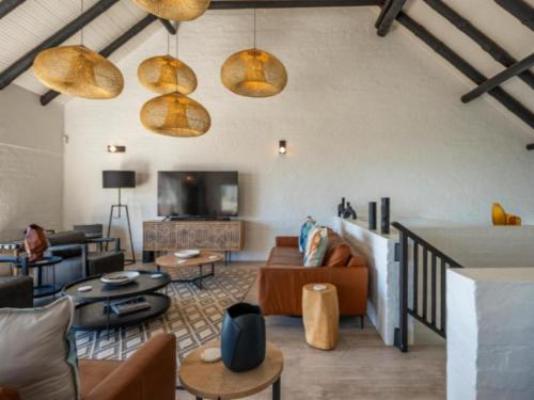 Lieben Marelei - Living Room